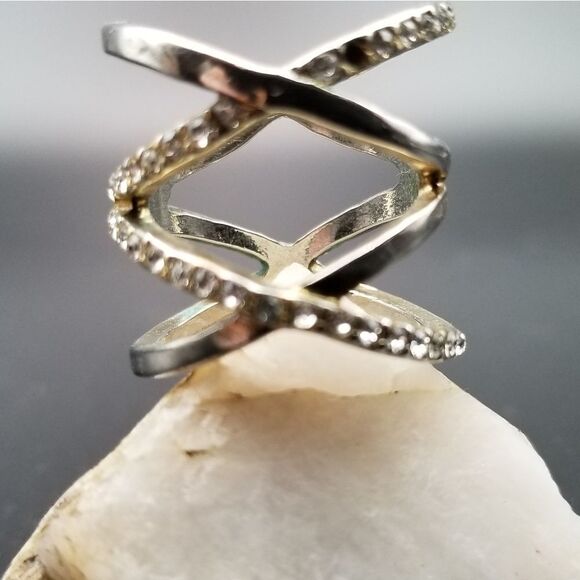 Eternal love x cross ring size 9. R132 - Picture 1 of 4